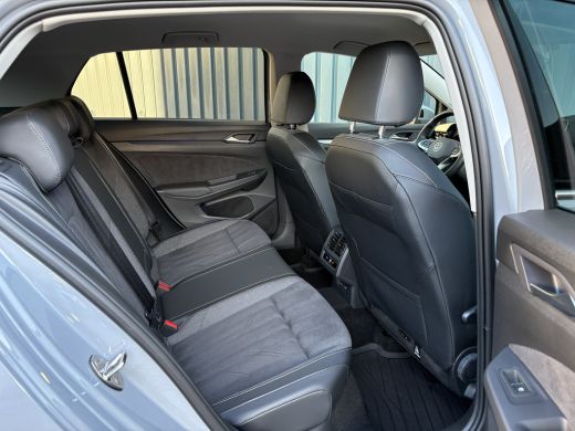 Volkswagen Golf 1.5 eTSI 150Pk 50 Edition | 360 Camera | Stoelgeheugen | IQ Light | Prijs Rijklaar!! ActivLease financial lease