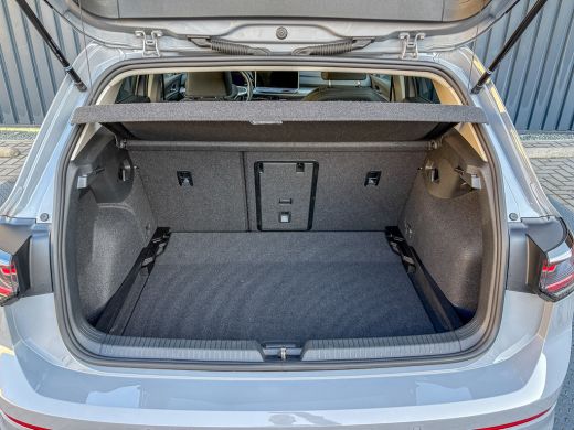 Volkswagen Golf 1.5 eTSI 150Pk 50 Edition | 360 Camera | Stoelgeheugen | IQ Light | Prijs Rijklaar!! ActivLease financial lease