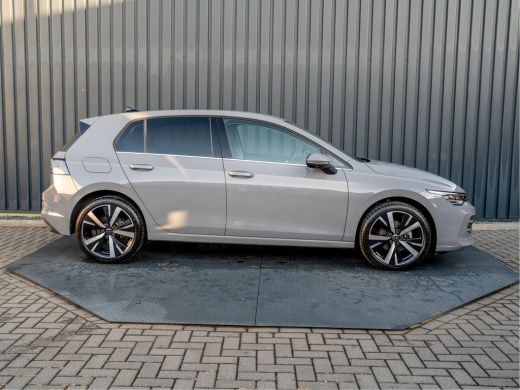 Volkswagen Golf 1.5 eTSI 150Pk 50 Edition | 360 Camera | Stoelgeheugen | IQ Light | Prijs Rijklaar!! ActivLease financial lease