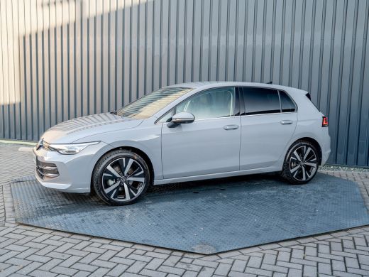 Volkswagen Golf 1.5 eTSI 150Pk 50 Edition | 360 Camera | Stoelgeheugen | IQ Light | Prijs Rijklaar!! ActivLease financial lease