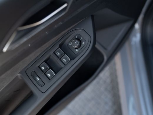 Volkswagen Golf 1.5 eTSI 150Pk 50 Edition | 360 Camera | Stoelgeheugen | IQ Light | Prijs Rijklaar!! ActivLease financial lease