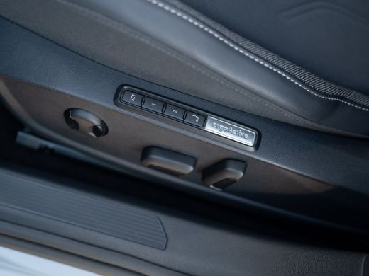 Volkswagen Golf 1.5 eTSI 150Pk 50 Edition | 360 Camera | Stoelgeheugen | IQ Light | Prijs Rijklaar!! ActivLease financial lease
