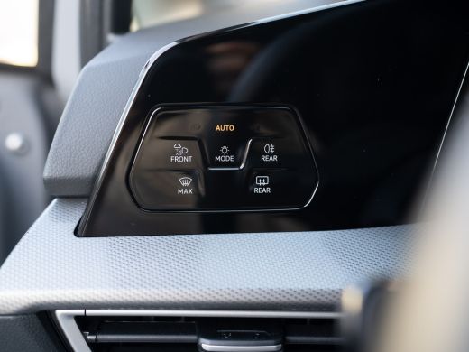 Volkswagen Golf 1.5 eTSI 150Pk 50 Edition | 360 Camera | Stoelgeheugen | IQ Light | Prijs Rijklaar!! ActivLease financial lease