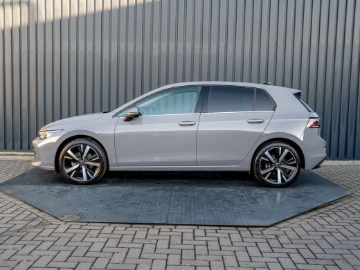 Volkswagen Golf 1.5 eTSI 150Pk 50 Edition | 360 Camera | Stoelgeheugen | IQ Light | Prijs Rijklaar!! ActivLease financial lease