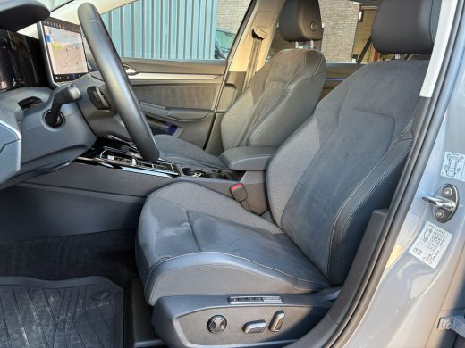 Volkswagen Golf 1.5 eTSI 150Pk 50 Edition | 360 Camera | Stoelgeheugen | IQ Light | Prijs Rijklaar!! ActivLease financial lease