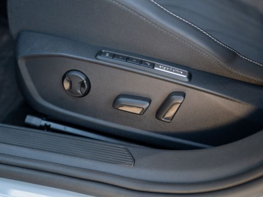Volkswagen Golf 1.5 eTSI 150Pk 50 Edition | 360 Camera | Stoelgeheugen | IQ Light | Prijs Rijklaar!! ActivLease financial lease