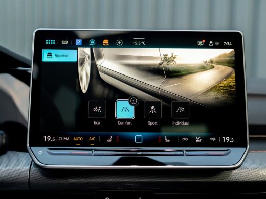 Volkswagen Golf 1.5 eTSI 50 Edition | Panodak | Stoelgeheugen | Head up | Trekhaak Elk. Wegkl. | Harman/ Kardon |... ActivLease financial lease