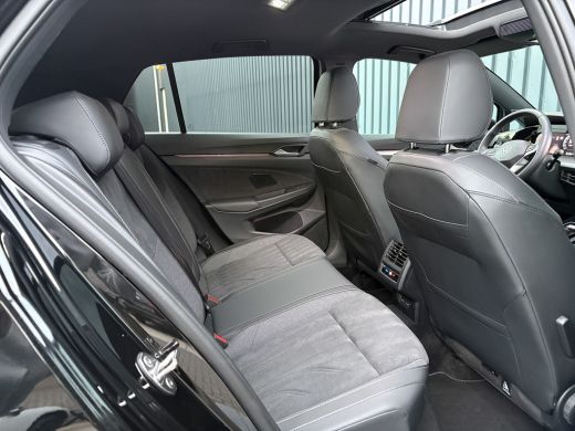 Volkswagen Golf 1.5 eTSI 50 Edition | Panodak | Stoelgeheugen | Head up | Trekhaak Elk. Wegkl. | Harman/ Kardon |... ActivLease financial lease