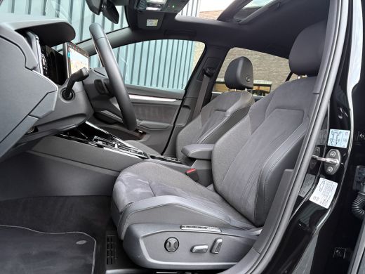 Volkswagen Golf 1.5 eTSI 50 Edition | Panodak | Stoelgeheugen | Head up | Trekhaak Elk. Wegkl. | Harman/ Kardon |... ActivLease financial lease