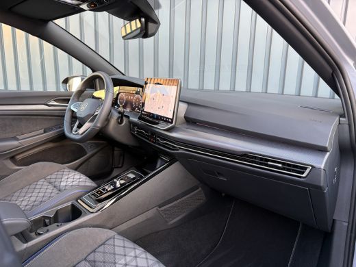 Volkswagen Golf 1.5 eTSI R-Line Edition | Pano | Trekhaak wegkl. | IQ Light | Head Up | Elk. A-klep | Prijs Rijkl... ActivLease financial lease