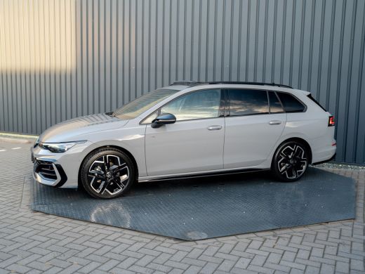 Volkswagen Golf 1.5 eTSI R-Line Edition | Pano | Trekhaak wegkl. | IQ Light | Head Up | Elk. A-klep | Prijs Rijkl... ActivLease financial lease