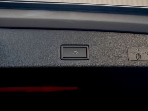 Volkswagen Golf 1.5 eTSI R-Line Edition | Pano | Trekhaak wegkl. | IQ Light | Head Up | Elk. A-klep | Prijs Rijkl... ActivLease financial lease