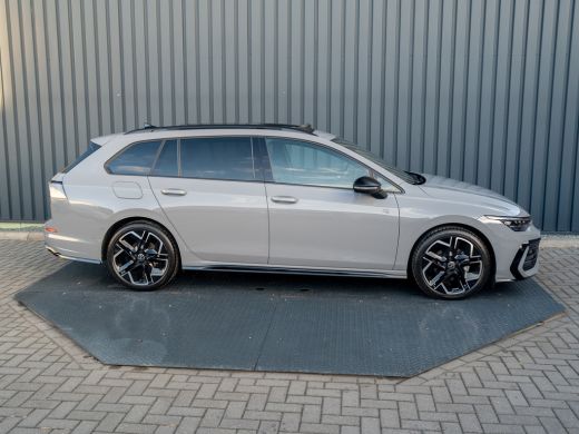 Volkswagen Golf 1.5 eTSI R-Line Edition | Pano | Trekhaak wegkl. | IQ Light | Head Up | Elk. A-klep | Prijs Rijkl... ActivLease financial lease