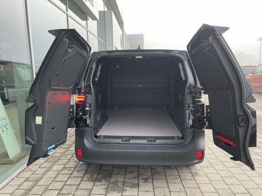 Volkswagen ID. Buzz Cargo Cargo Economy Business 286PK | ACTIEPRIJS | trekhaak | 3 zits | achterdeuren | app connect | acht... ActivLease financial lease