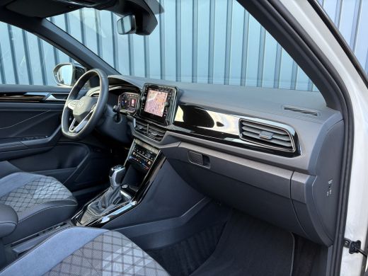 Volkswagen T-Roc 1.5 TSI R-Line Business | Beats | Panodak | Trekhaak afnb | 19'' | Keyless | IQ Light | Prijs Rij... ActivLease financial lease