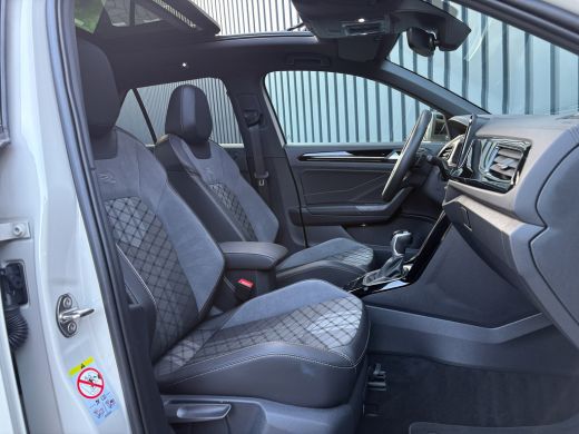 Volkswagen T-Roc 1.5 TSI R-Line Business | Beats | Panodak | Trekhaak afnb | 19'' | Keyless | IQ Light | Prijs Rij... ActivLease financial lease