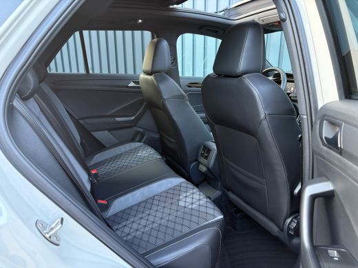 Volkswagen T-Roc 1.5 TSI R-Line Business | Beats | Panodak | Trekhaak afnb | 19'' | Keyless | IQ Light | Prijs Rij... ActivLease financial lease