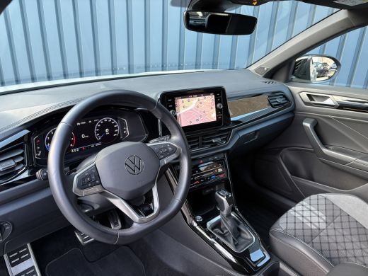 Volkswagen T-Roc 1.5 TSI R-Line Business | Beats | Panodak | Trekhaak afnb | 19'' | Keyless | IQ Light | Prijs Rij... ActivLease financial lease