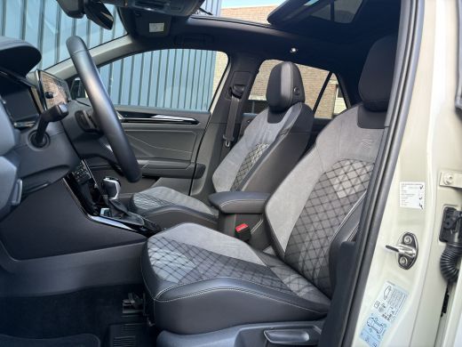 Volkswagen T-Roc 1.5 TSI R-Line Business | Beats | Panodak | Trekhaak afnb | 19'' | Keyless | IQ Light | Prijs Rij... ActivLease financial lease
