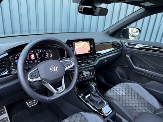 Volkswagen T-Roc 1.5 TSI R-Line Black Style | Panodak | Beats | Keyless | Trekhaak afnb | IQ Light | Side Assist |... ActivLease financial lease