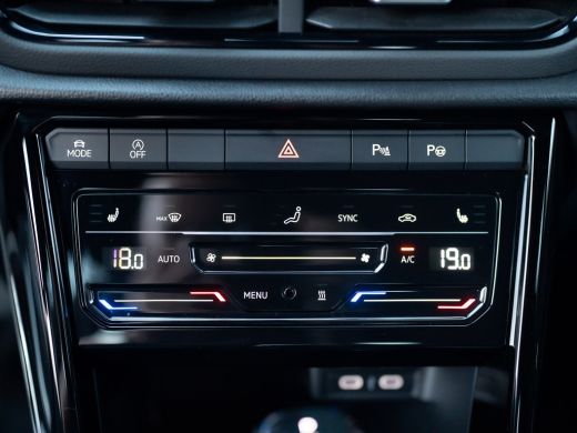 Volkswagen T-Roc 1.5 TSI R-Line Business | Standkachel | Trekhaak afnb. | IQ Light | Camera | Prijs Rijklaar!! ActivLease financial lease
