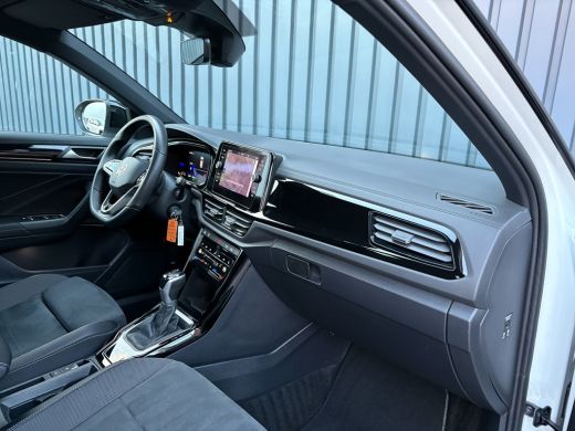 Volkswagen T-Roc 1.5 TSI R-Line Business | Standkachel | Trekhaak afnb. | IQ Light | Camera | Prijs Rijklaar!! ActivLease financial lease