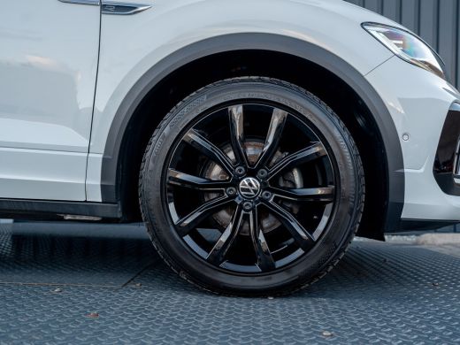 Volkswagen T-Roc 1.5 TSI R-Line Business | Standkachel | Trekhaak afnb. | IQ Light | Camera | Prijs Rijklaar!! ActivLease financial lease