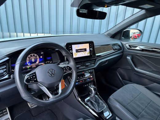 Volkswagen T-Roc 1.5 TSI R-Line Business | Standkachel | Trekhaak afnb. | IQ Light | Camera | Prijs Rijklaar!! ActivLease financial lease