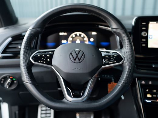 Volkswagen T-Roc 1.5 TSI R-Line Business | Standkachel | Trekhaak afnb. | IQ Light | Camera | Prijs Rijklaar!! ActivLease financial lease