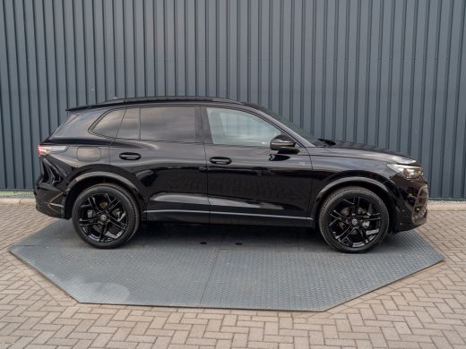 Volkswagen Tiguan 1.5 eTSI R-Line Edition | 360 Camera | Harman/ Kardon | Trekhaak | Panodak | IQ Light | Head Up |... ActivLease financial lease