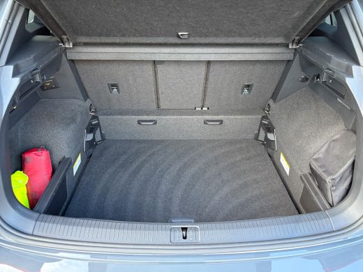 Volkswagen Tiguan 1.5 TSI 150Pk R-Line Business | Wegklapbare Trekhaak | Camera | Prijs Rijklaar!! ActivLease financial lease