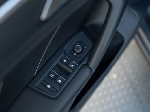 Volkswagen Tiguan 1.5 TSI 150Pk R-Line Business | Wegklapbare Trekhaak | Camera | Prijs Rijklaar!! ActivLease financial lease