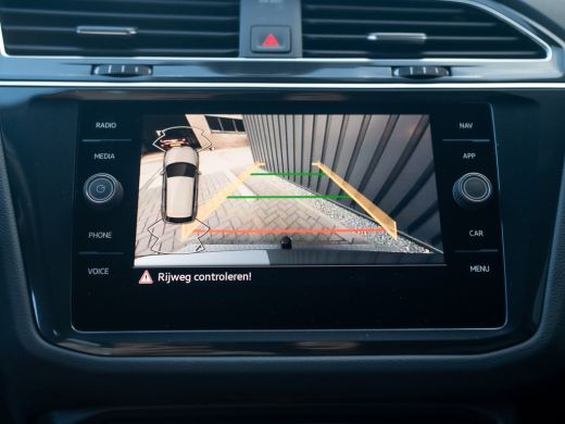 Volkswagen Tiguan 1.5 TSI 150Pk R-Line Business | Wegklapbare Trekhaak | Camera | Prijs Rijklaar!! ActivLease financial lease