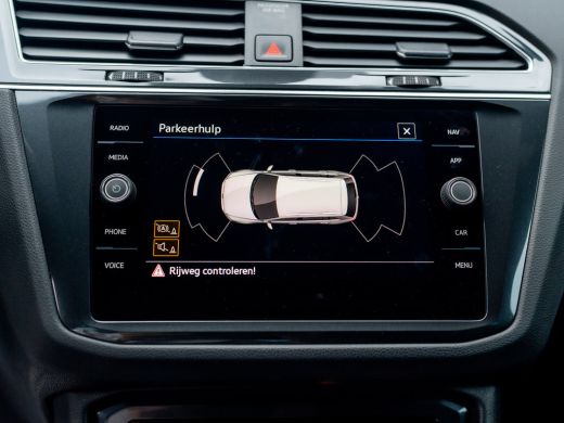 Volkswagen Tiguan 1.5 TSI R-Line Business+ | Leder | Stoelgeheugen | IQ Light | Elk. A-klep | Prijs Rijklaar!! ActivLease financial lease