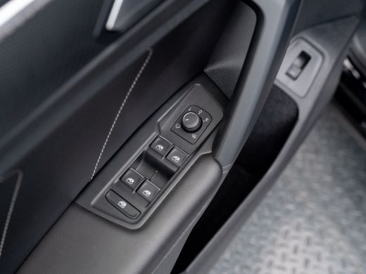 Volkswagen Tiguan 1.5 TSI R-Line Business+ | Leder | Stoelgeheugen | IQ Light | Elk. A-klep | Prijs Rijklaar!! ActivLease financial lease