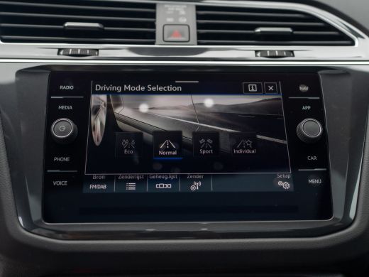 Volkswagen Tiguan 1.5 TSI R-Line Business+ | Black Style | Panodak | Headup | IQ Light | Camera | Elk. A-klep | Pri... ActivLease financial lease