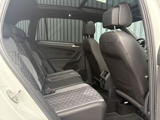 Volkswagen Tiguan 1.5 TSI R-Line Business+ | Black Style | Panodak | Headup | IQ Light | Camera | Elk. A-klep | Pri... ActivLease financial lease