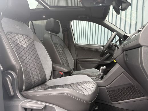 Volkswagen Tiguan 1.5 TSI R-Line Business+ | Black Style | Panodak | Headup | IQ Light | Camera | Elk. A-klep | Pri... ActivLease financial lease