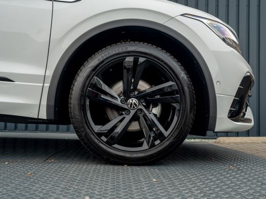 Volkswagen Tiguan 1.5 TSI R-Line Business+ | Black Style | Panodak | Headup | IQ Light | Camera | Elk. A-klep | Pri... ActivLease financial lease