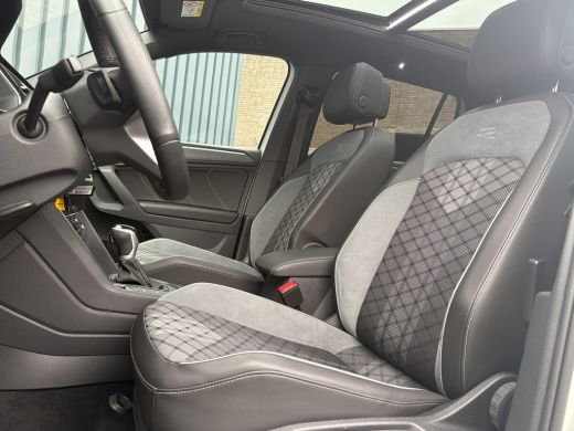 Volkswagen Tiguan 1.5 TSI R-Line Business+ | Black Style | Panodak | Headup | IQ Light | Camera | Elk. A-klep | Pri... ActivLease financial lease