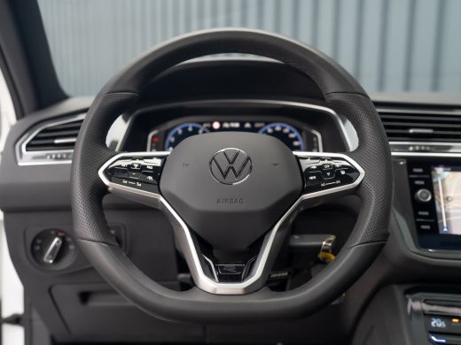 Volkswagen Tiguan 1.5 TSI R-Line Business+ | Black Style | Panodak | Headup | IQ Light | Camera | Elk. A-klep | Pri... ActivLease financial lease