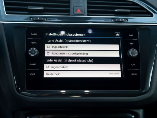 Volkswagen Tiguan 1.5 TSI R-Line Business | Trekhaak wegkl. | Head Up | Side Assist | Camera | LED | Prijs Rijklaar!! ActivLease financial lease