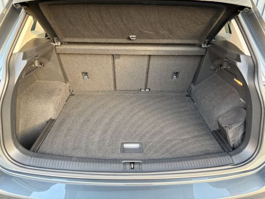 Volkswagen Tiguan 1.5 TSI R-Line Business | Trekhaak wegkl. | Head Up | Side Assist | Camera | LED | Prijs Rijklaar!! ActivLease financial lease