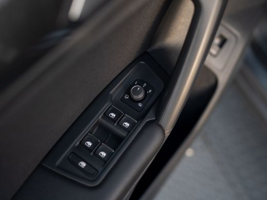 Volkswagen Tiguan 1.5 TSI R-Line Business | Trekhaak wegkl. | Head Up | Side Assist | Camera | LED | Prijs Rijklaar!! ActivLease financial lease