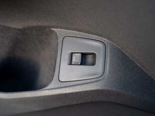 Volkswagen Tiguan 1.5 TSI R-Line Business | Trekhaak wegkl. | Head Up | Side Assist | Camera | LED | Prijs Rijklaar!! ActivLease financial lease