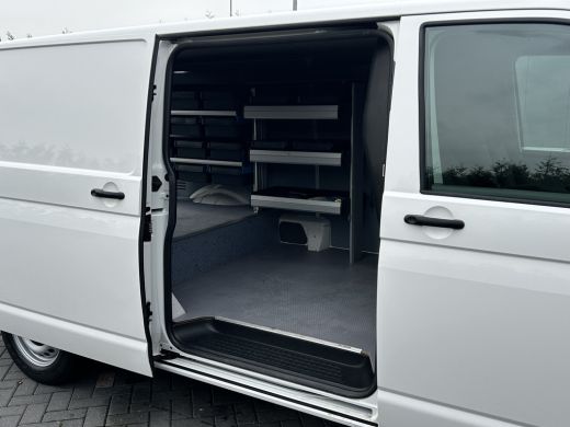 Volkswagen Transporter 2.0 TDI COMFORTLINE / L2H1 / 53.418 KM !! / SORTIMO INRICHTING / 1e EIG. / CAMERA / AIRCO / CRUIS... ActivLease financial lease