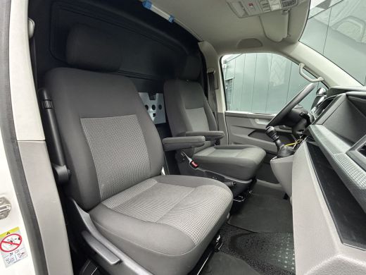 Volkswagen Transporter 2.0 TDI COMFORTLINE / L2H1 / 53.418 KM !! / SORTIMO INRICHTING / 1e EIG. / CAMERA / AIRCO / CRUIS... ActivLease financial lease