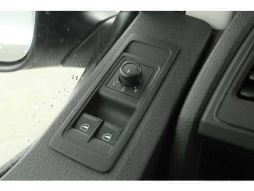 Volkswagen Transporter 2.0 TDI L2H1 | 140PK | Airco | Cruise | Navigatie | Imperiaal | Trekhaak ActivLease financial lease