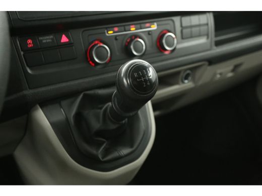 Volkswagen Transporter 2.0 TDI L2H1 | 140PK | Airco | Cruise | Navigatie | Imperiaal | Trekhaak ActivLease financial lease