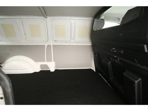 Volkswagen Transporter 2.0 TDI L2H1 | 140PK | Airco | Cruise | Navigatie | Imperiaal | Trekhaak ActivLease financial lease